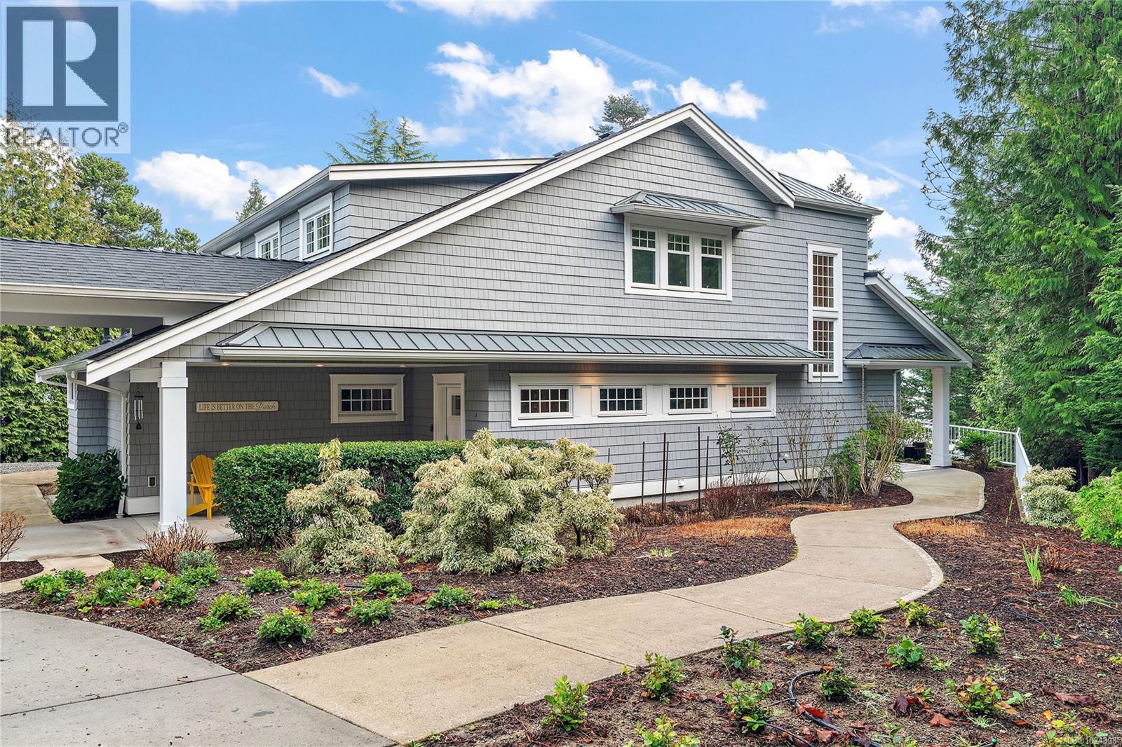 8401 Lochside Dr, Central Saanich