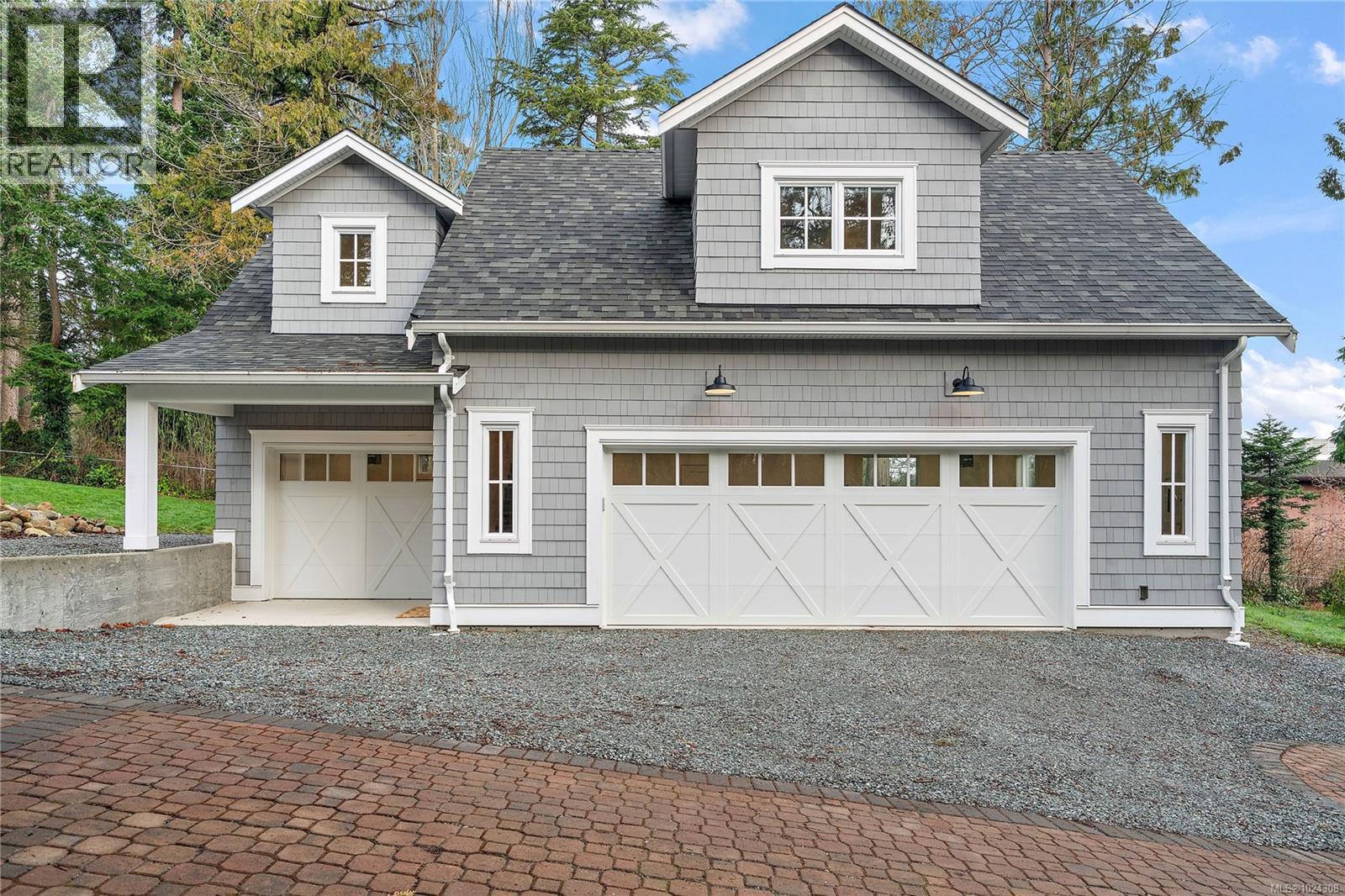 8401 Lochside Dr, Central Saanich