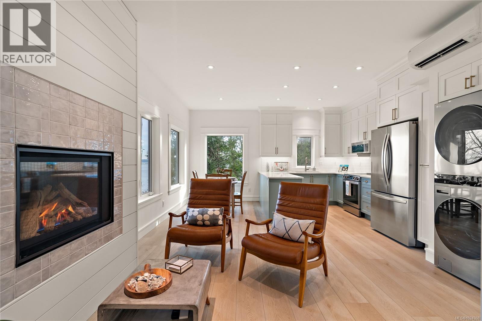 8401 Lochside Dr, Central Saanich