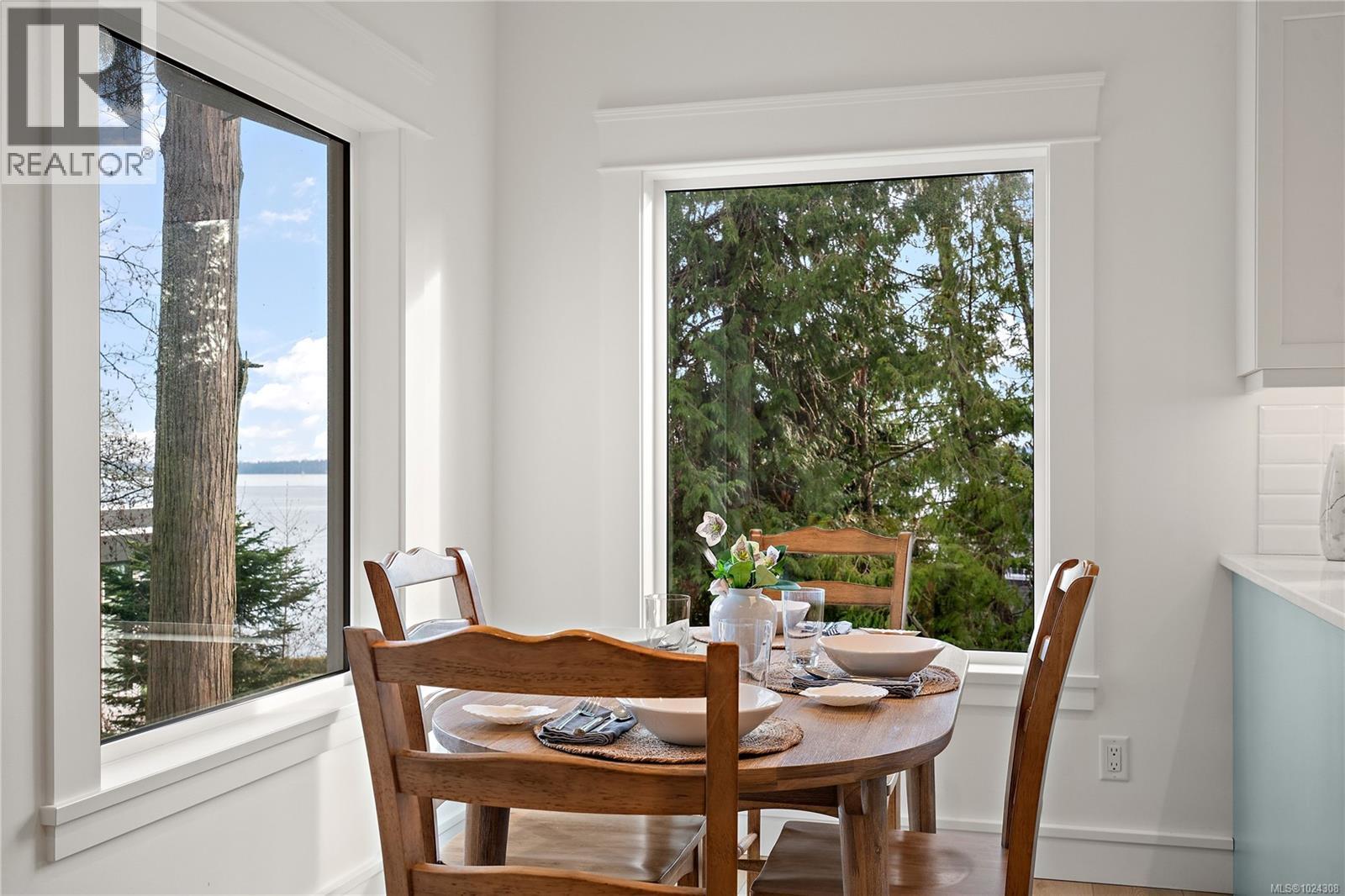 8401 Lochside Dr, Central Saanich