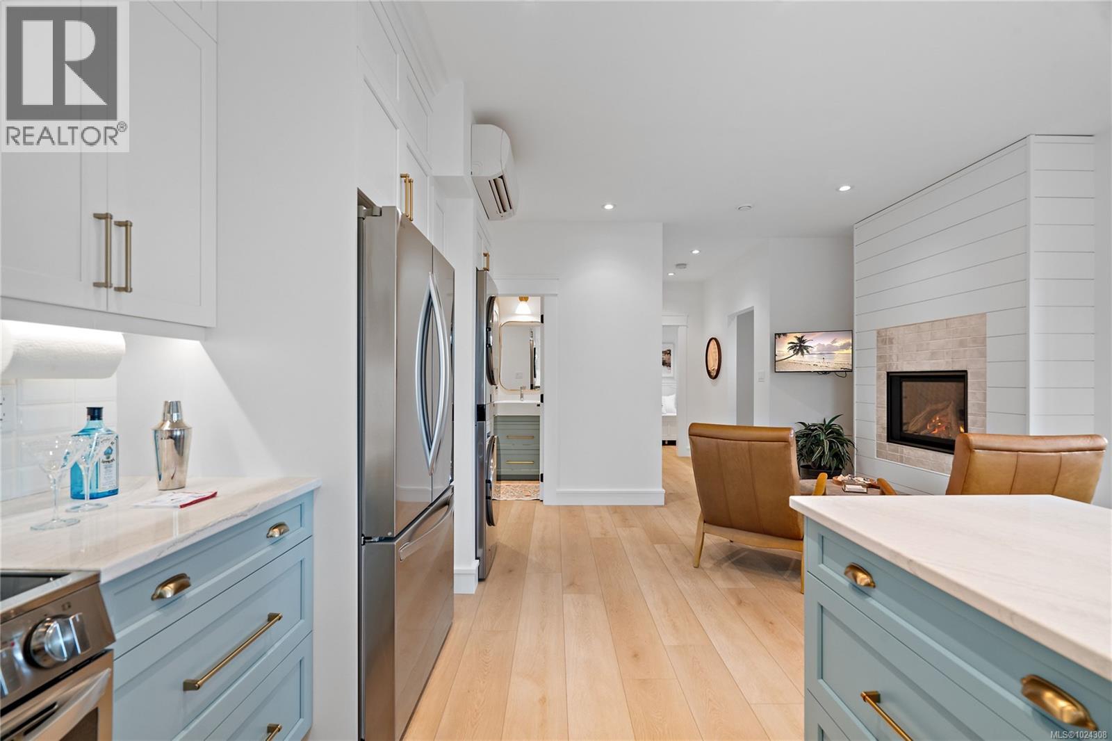 8401 Lochside Dr, Central Saanich