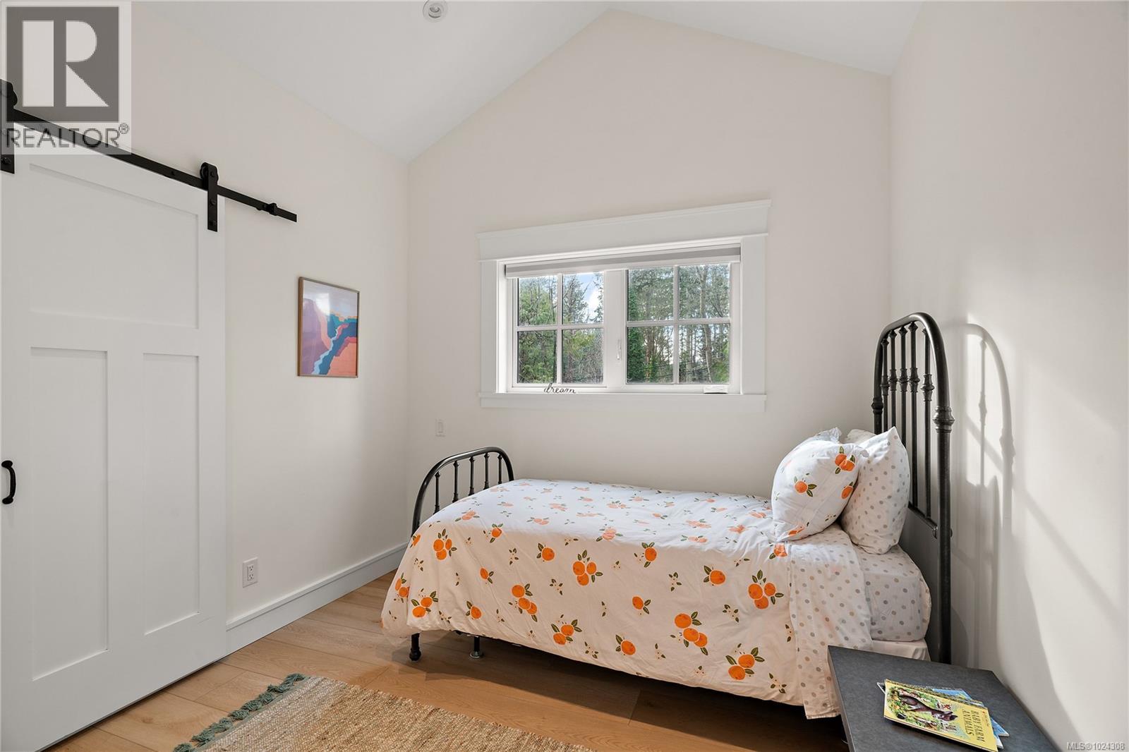 8401 Lochside Dr, Central Saanich