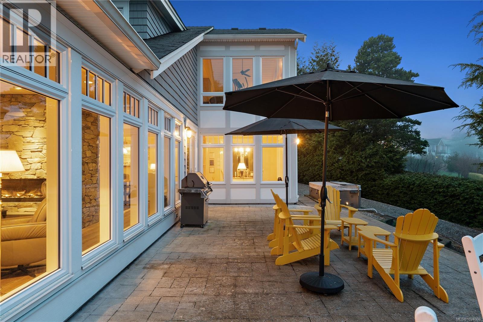 8401 Lochside Dr, Central Saanich