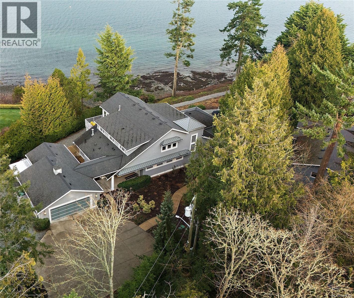 8401 Lochside Dr, Central Saanich