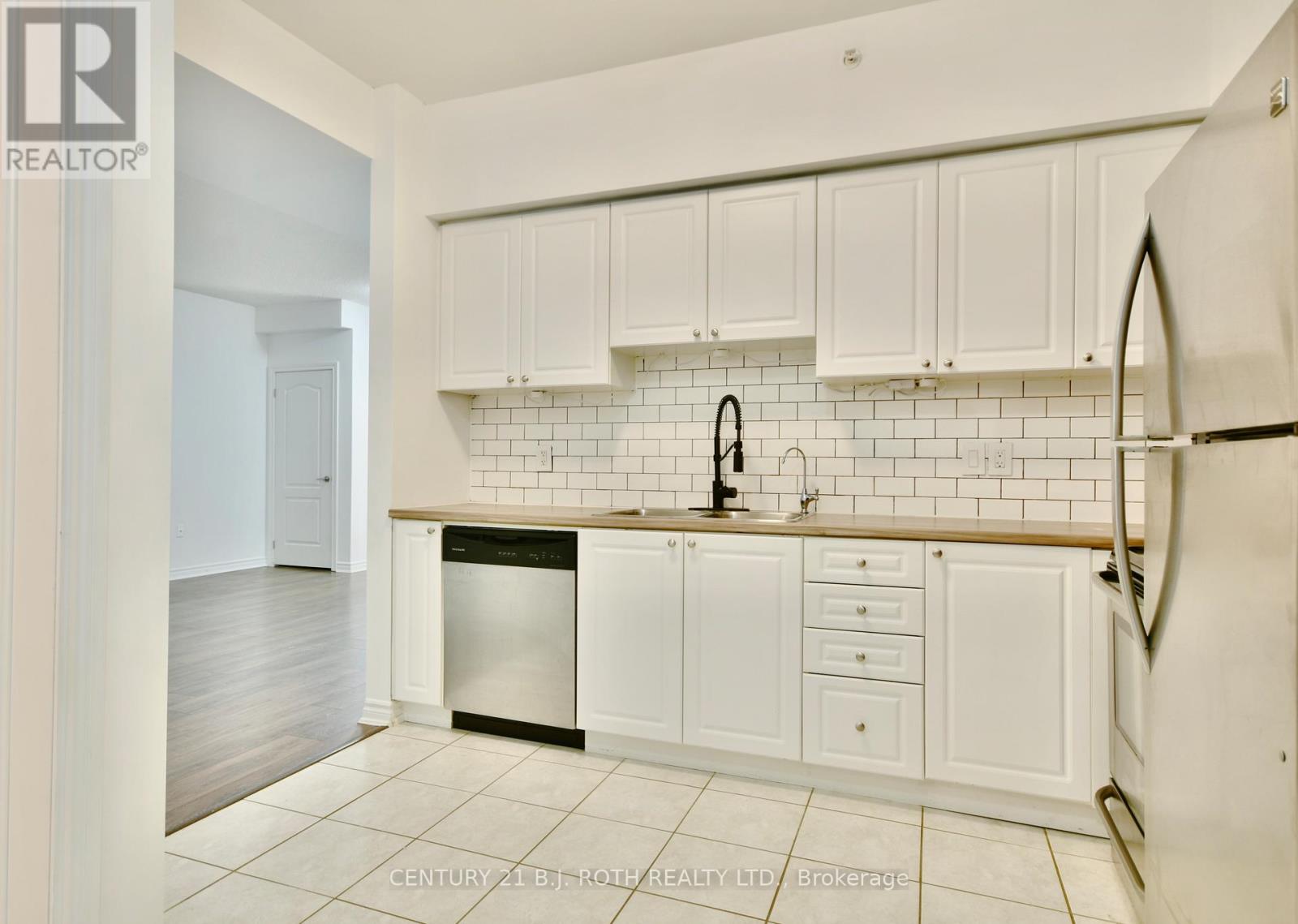 43 Ferndale Unit 104 photo 3