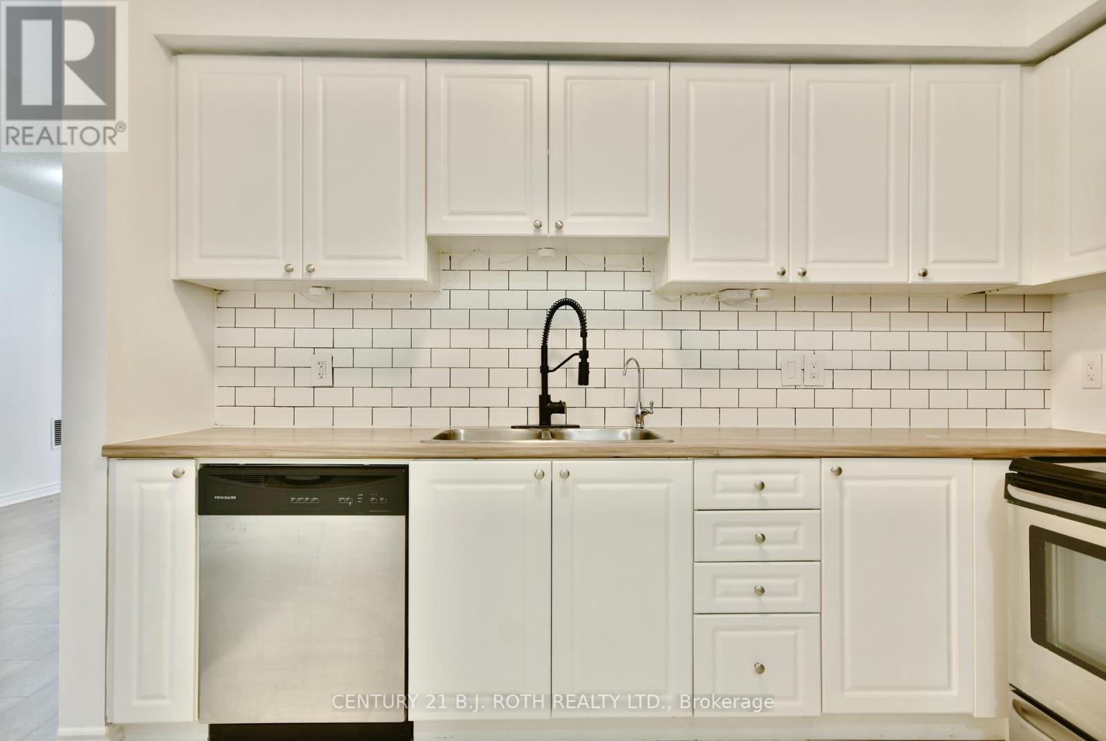 43 Ferndale Unit 104 photo 4