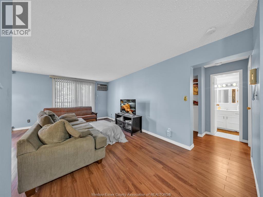 #206 3936 WYANDOTTE STREET East - 9