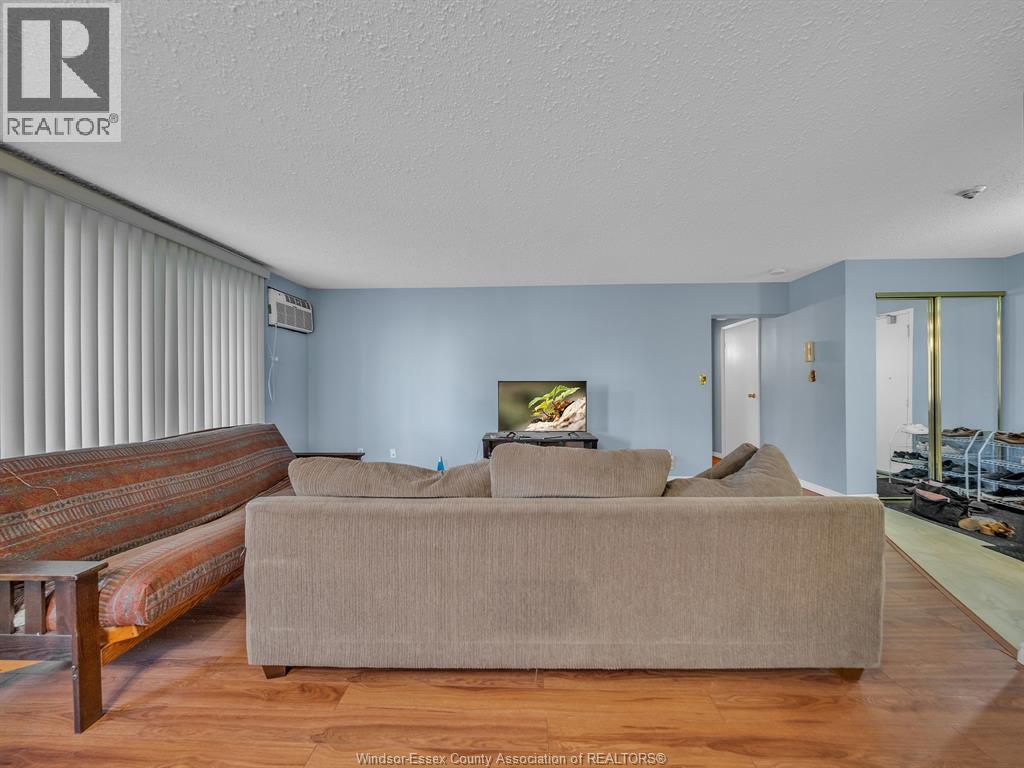 #206 3936 WYANDOTTE STREET East - 8