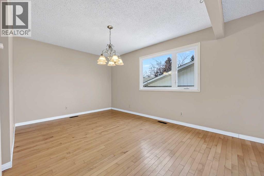 Single Family House Bi-level for Sale in  Valiant Drive NW Varsity Calgary 