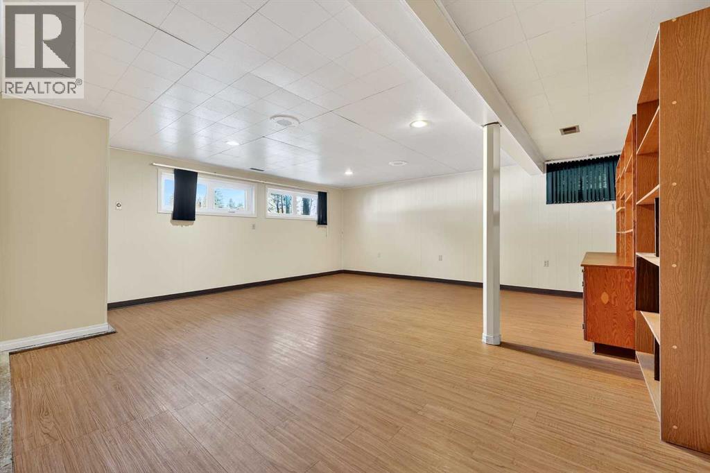 Single Family House Bi-level for Sale in  Valiant Drive NW Varsity Calgary 