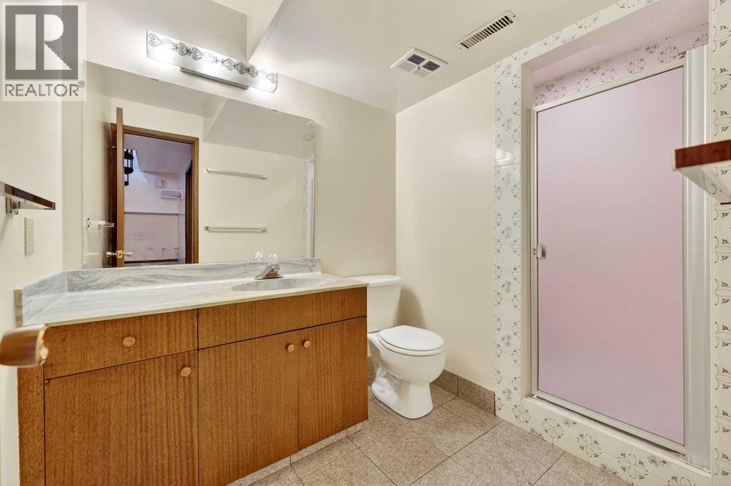 Single Family House Bi-level for Sale in  Valiant Drive NW Varsity Calgary 