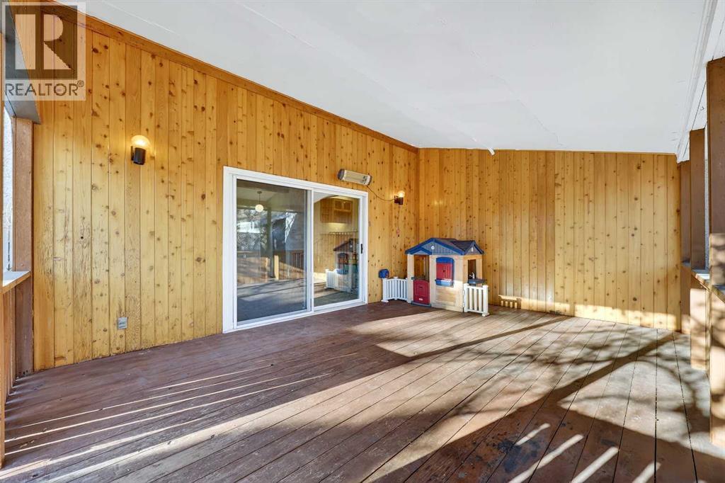 Single Family House Bi-level for Sale in  Valiant Drive NW Varsity Calgary 