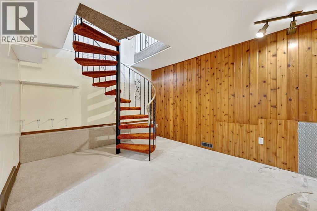 Single Family House Bi-level for Sale in  Valiant Drive NW Varsity Calgary 