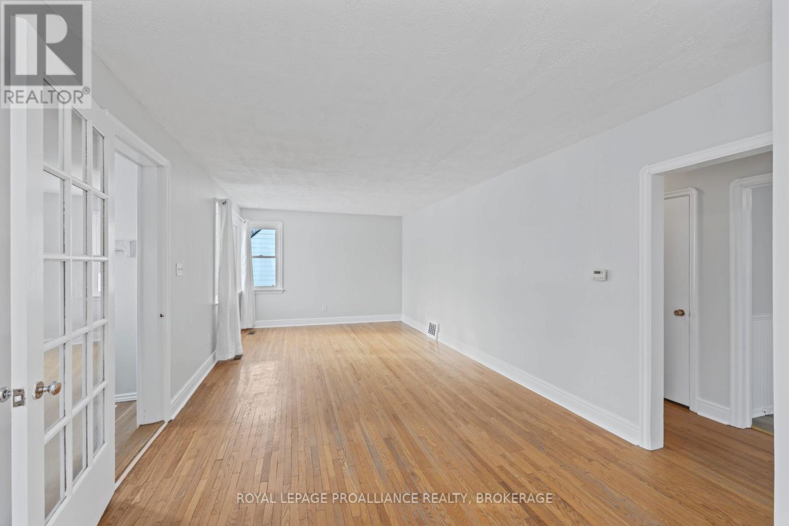 120 HILLENDALE AVENUE - Photo 5 of 40, Kingston (West of Sir John A. Blvd), Ontario