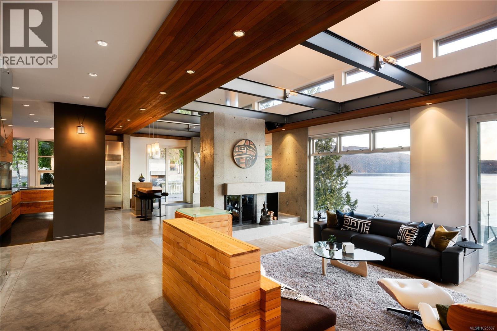  1580 Lands End Road, North Saanich