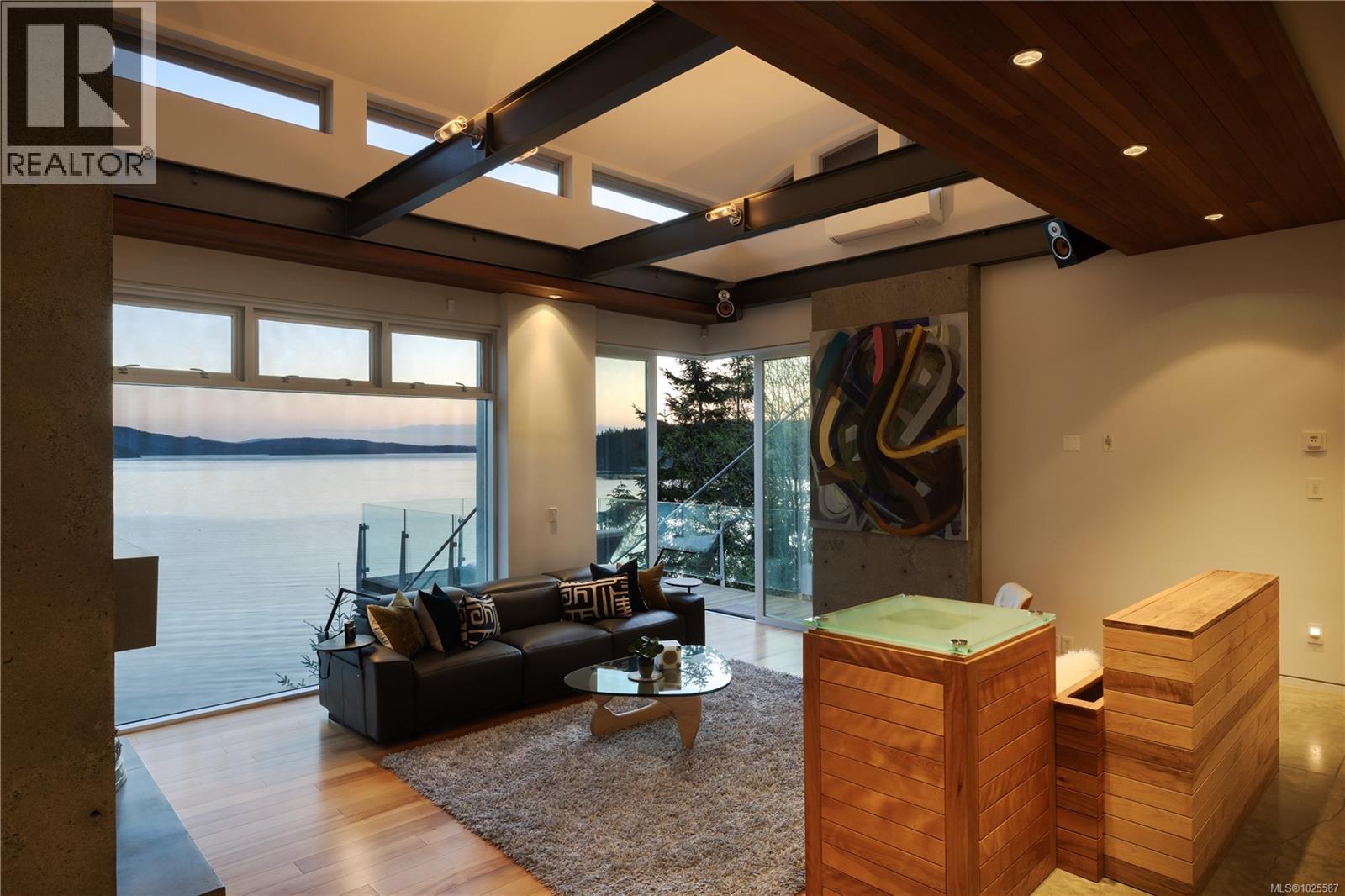  1580 Lands End Road, North Saanich