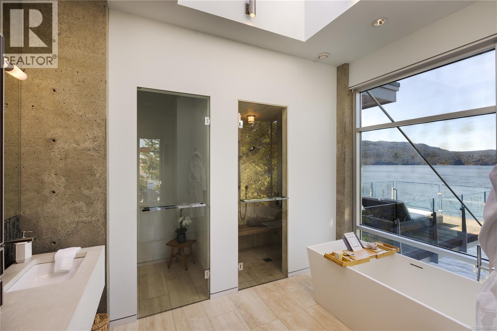  1580 Lands End Road, North Saanich