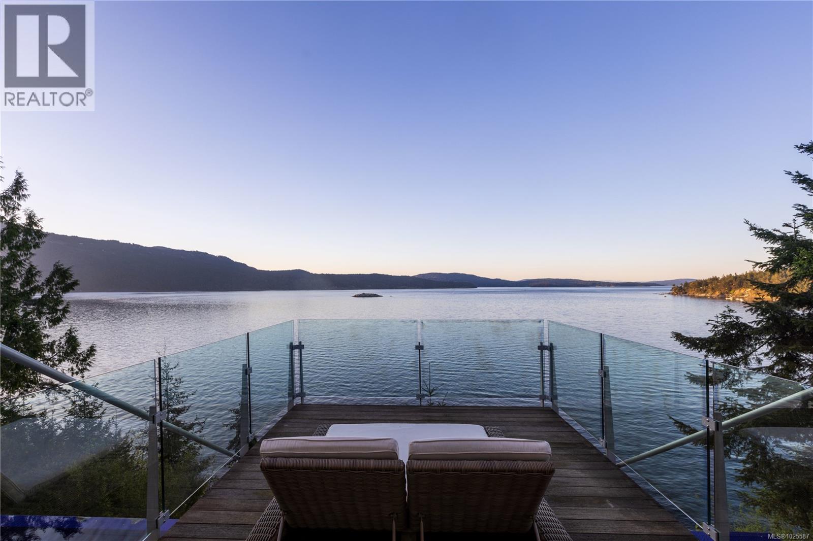  1580 Lands End Road, North Saanich