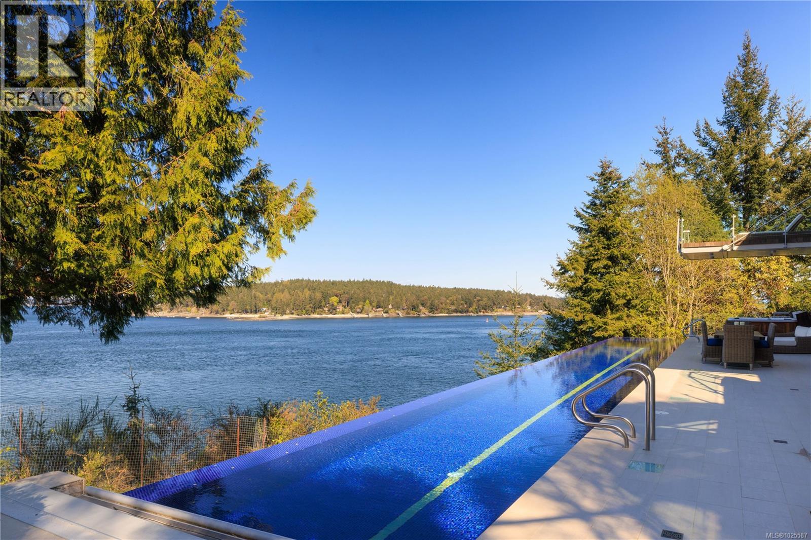  1580 Lands End Road, North Saanich