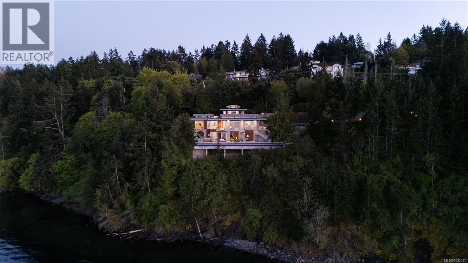  1580 Lands End Road, North Saanich