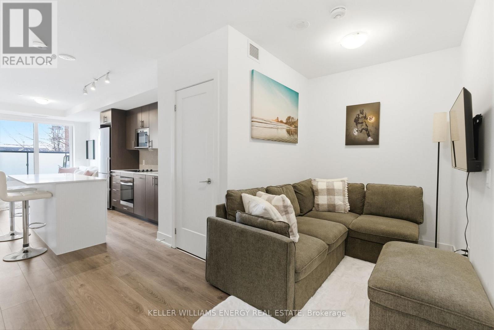 211 - 2545 SIMCOE STREET N