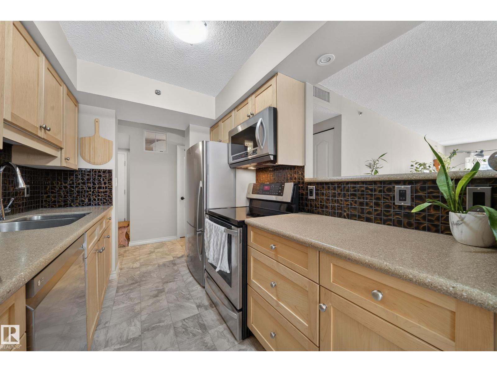 #205 10130 114 ST NW - 18
