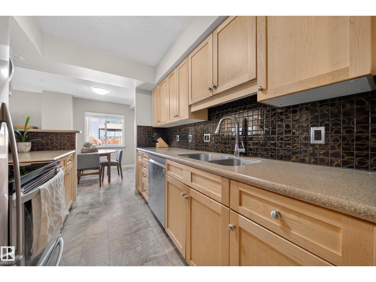 #205 10130 114 ST NW - 15