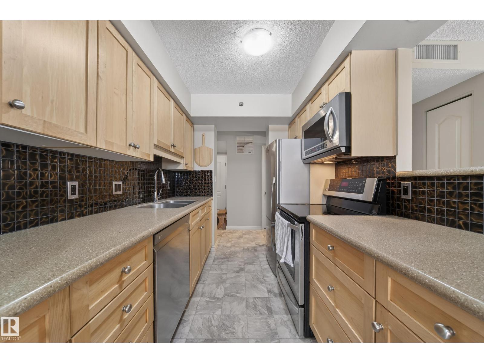 #205 10130 114 ST NW - 17