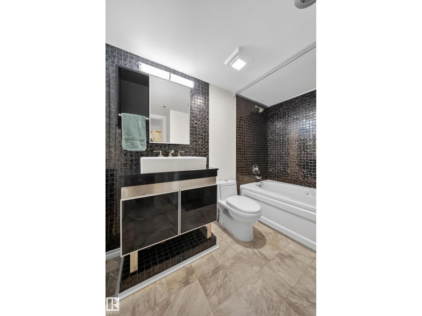 #205 10130 114 ST NW - 43