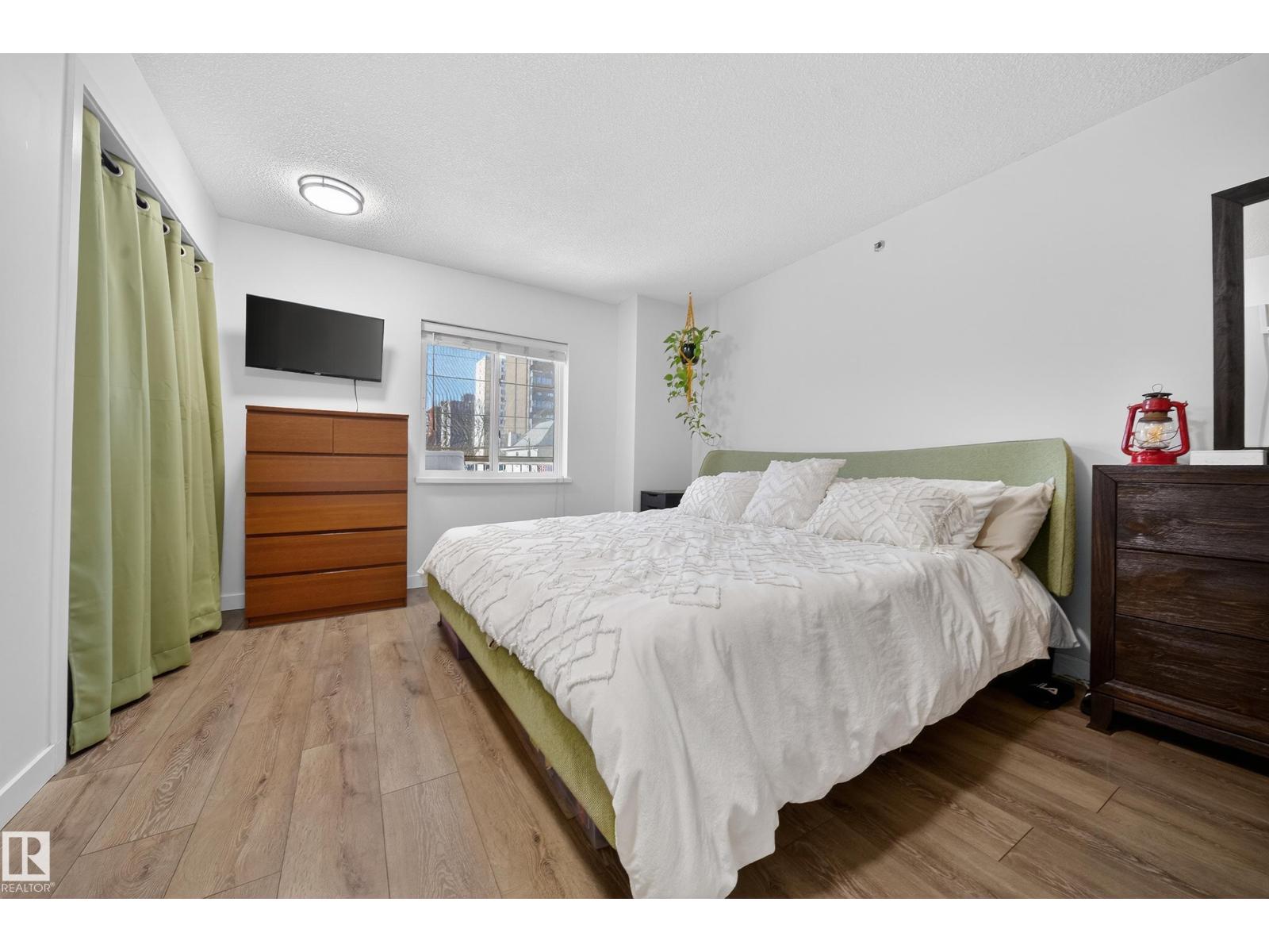 #205 10130 114 ST NW - 35