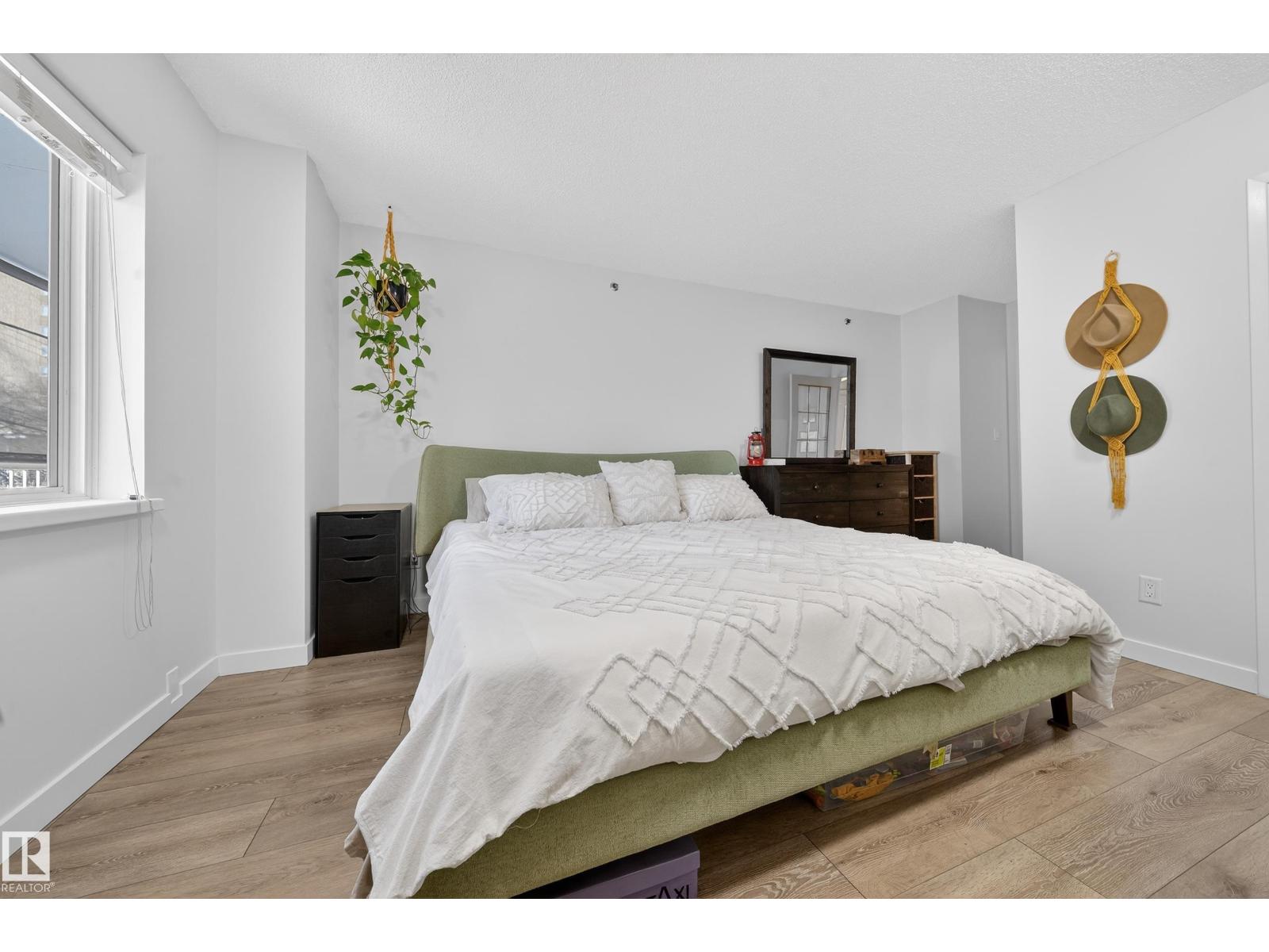 #205 10130 114 ST NW - 36