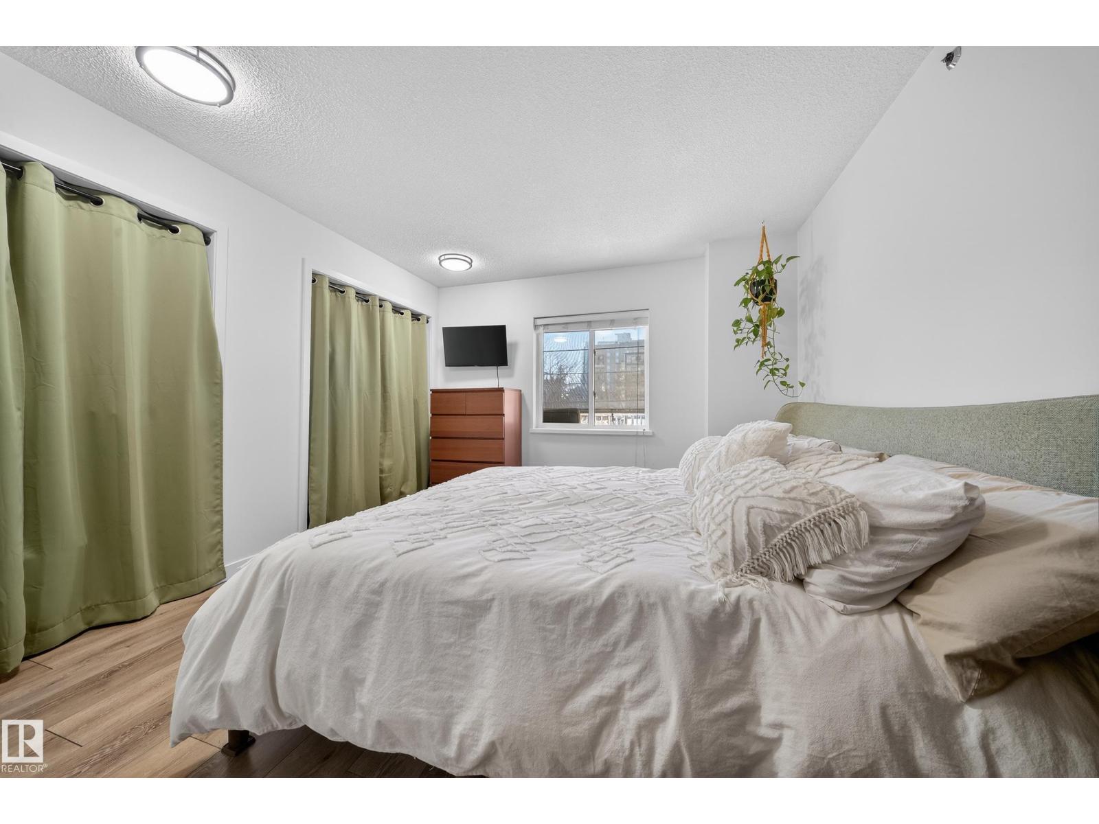 #205 10130 114 ST NW - 37