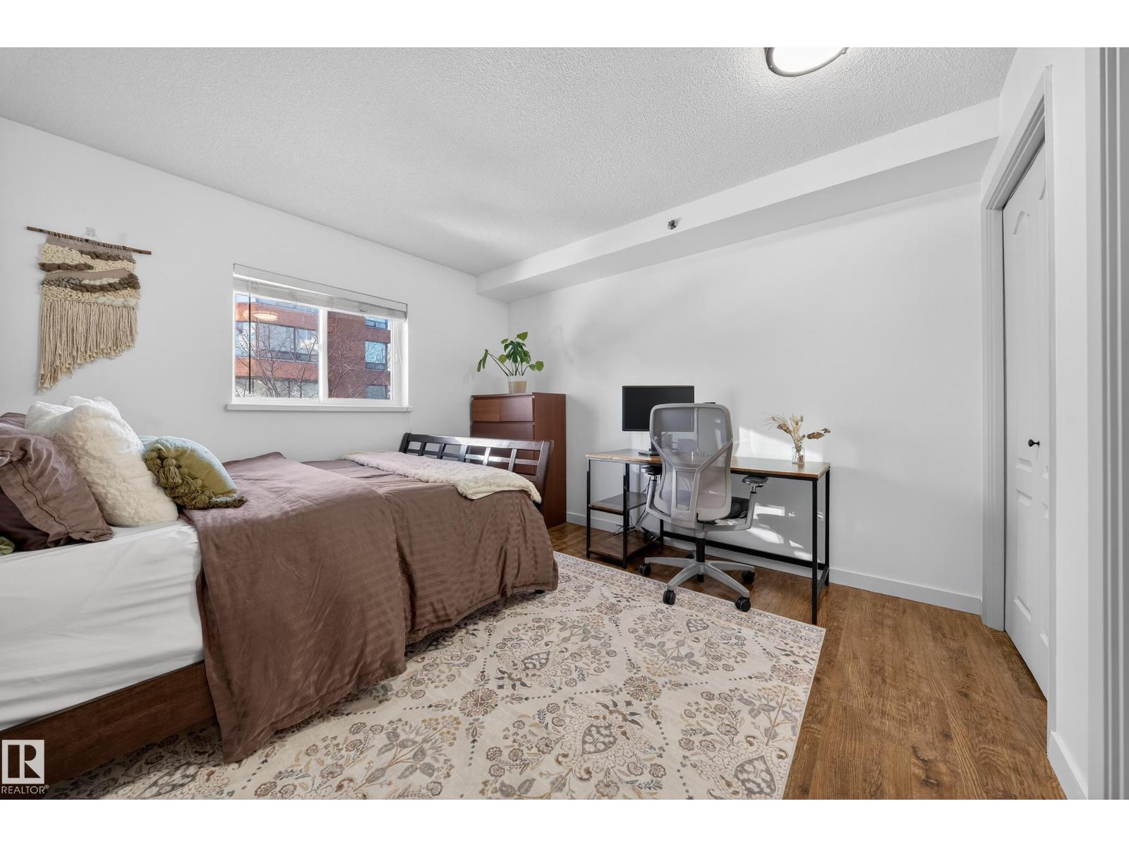 #205 10130 114 ST NW - 45