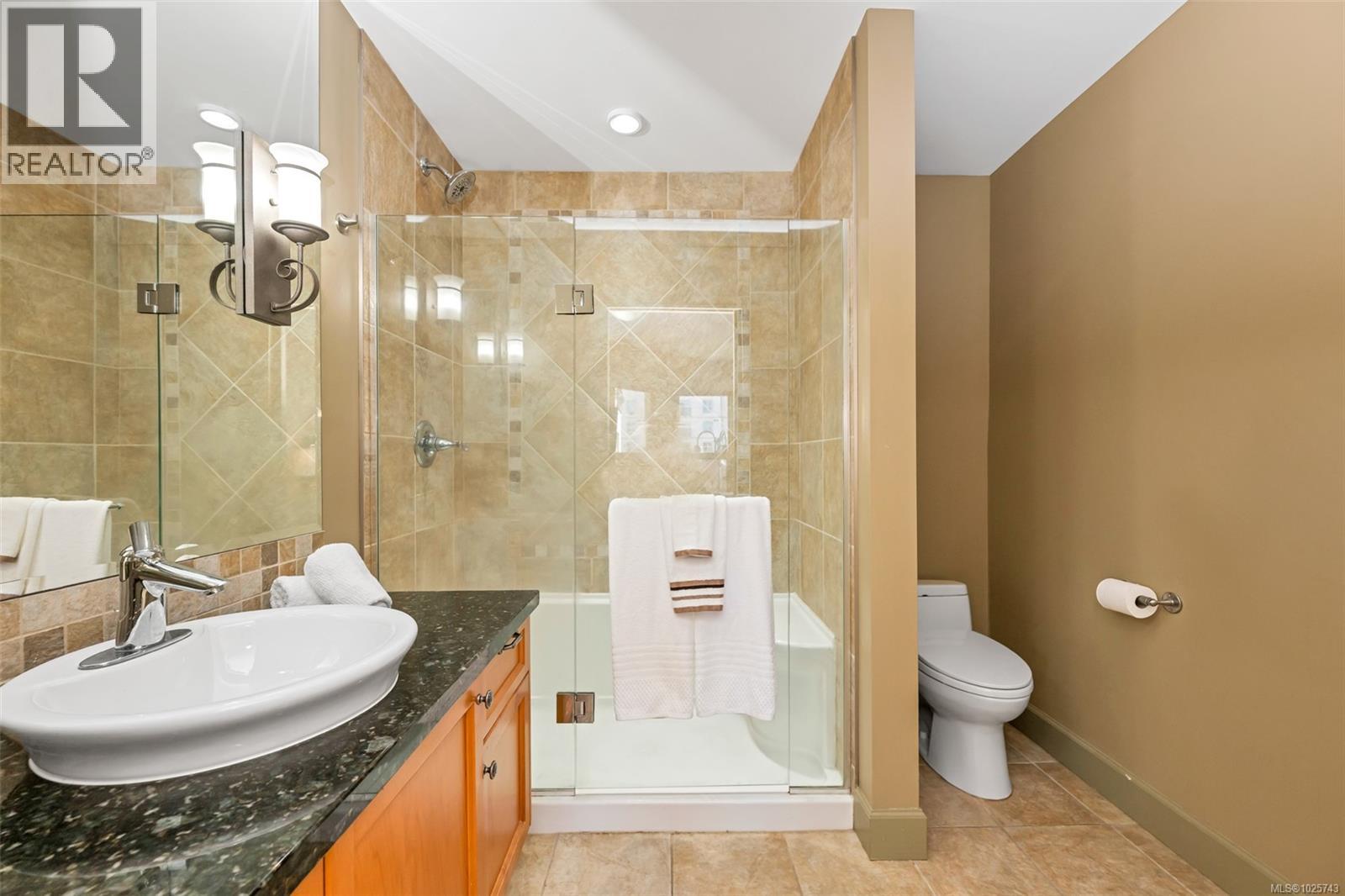 210 1642 McKenzie Avenue, Saanich