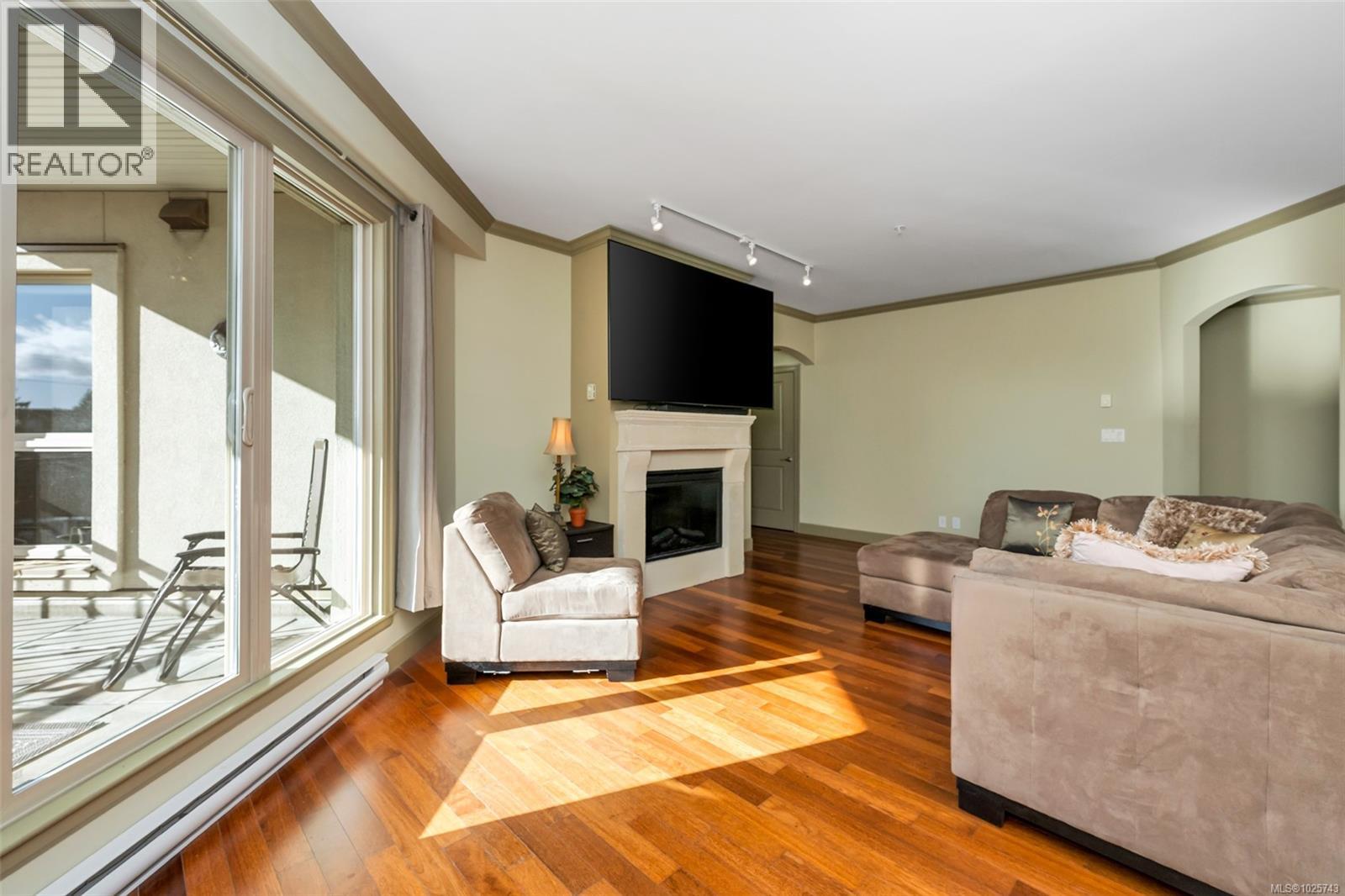 210 1642 McKenzie Avenue, Saanich