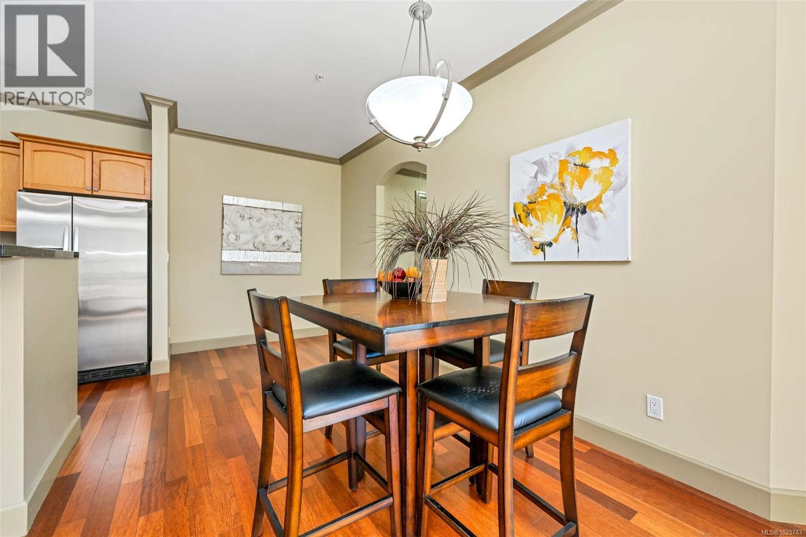 210 1642 McKenzie Avenue, Saanich