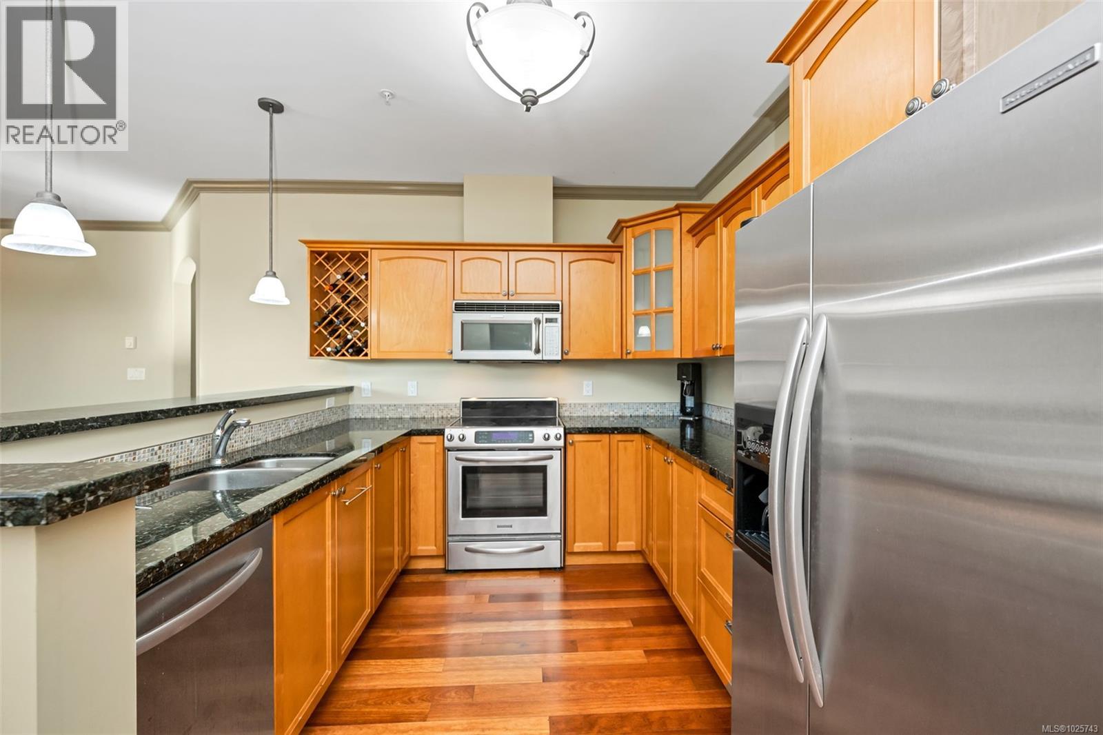 210 1642 McKenzie Avenue, Saanich