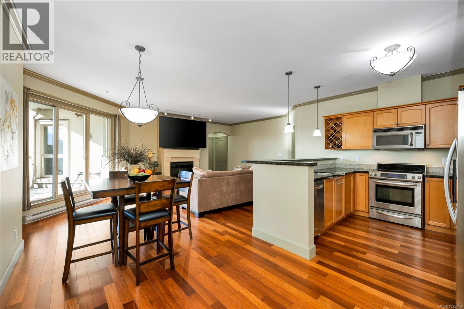 210 1642 McKenzie Avenue, Saanich