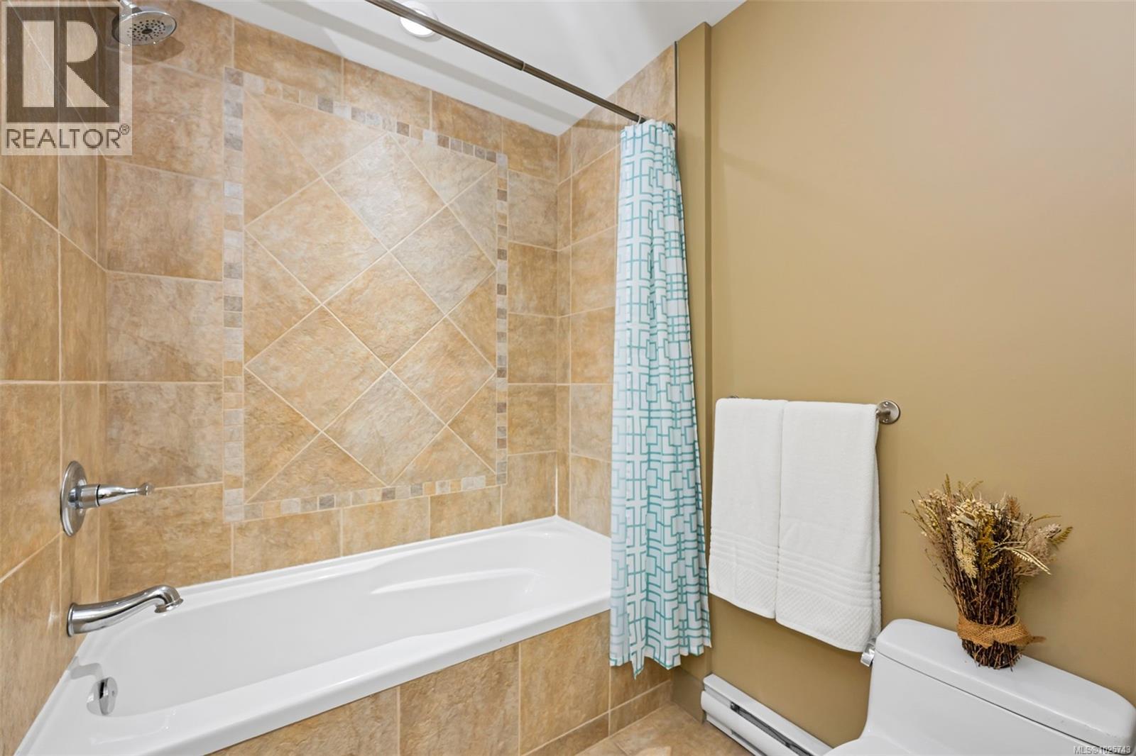 210 1642 McKenzie Avenue, Saanich