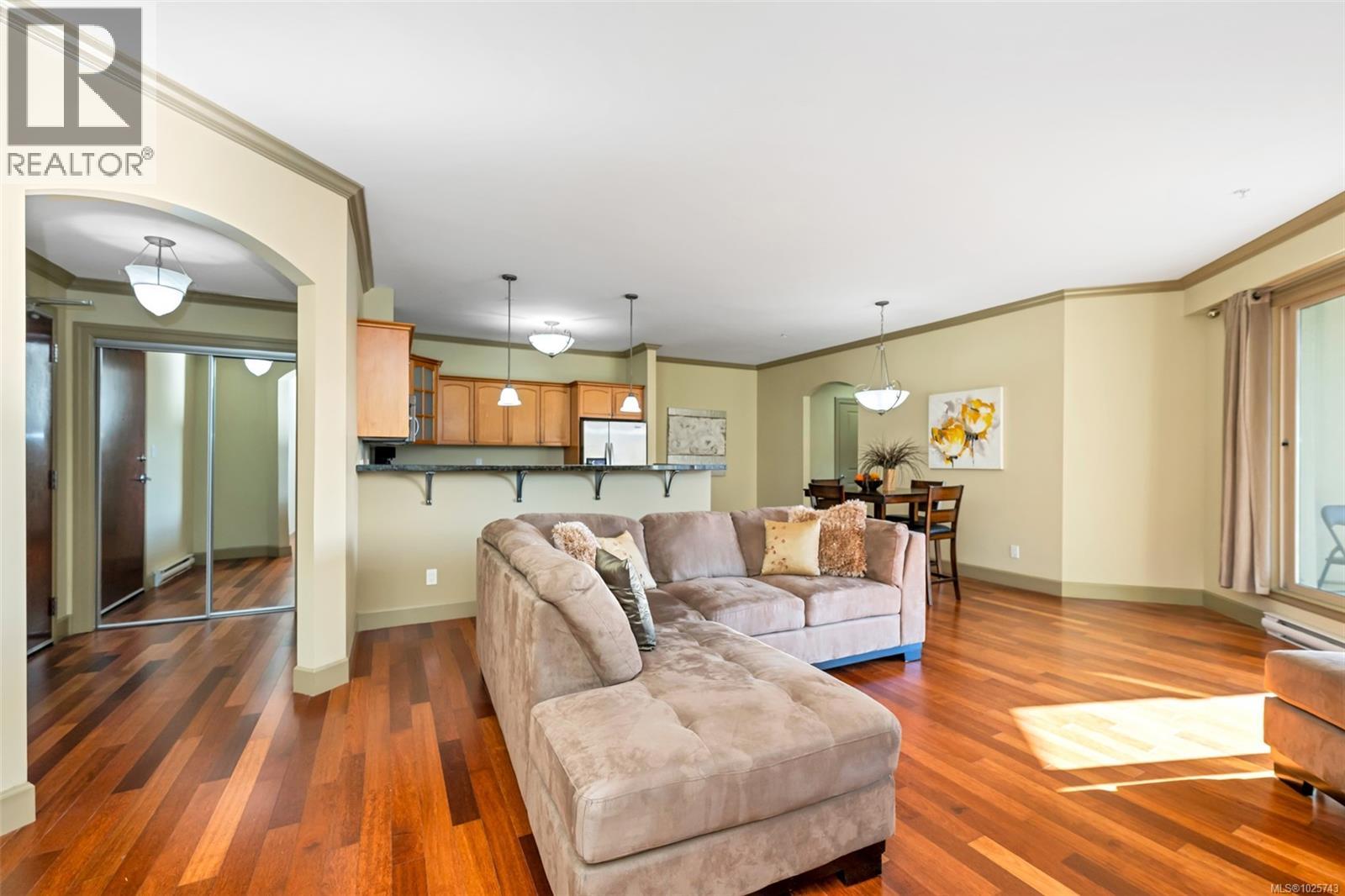 210 1642 McKenzie Avenue, Saanich