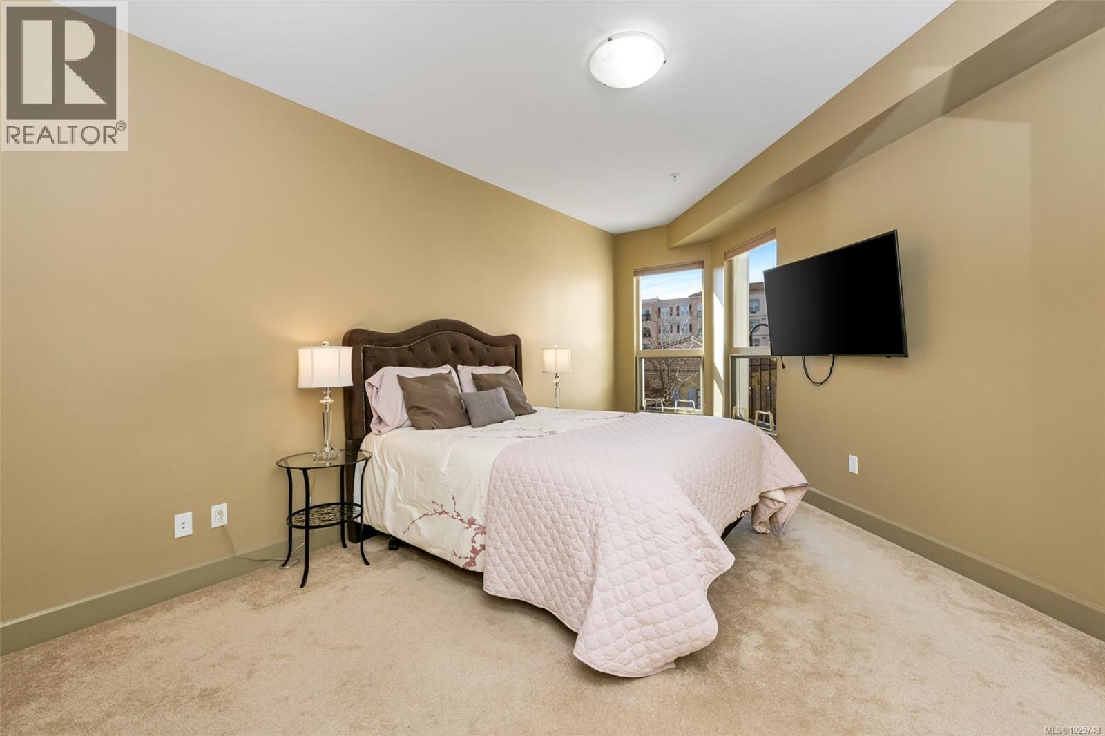 210 1642 McKenzie Avenue, Saanich