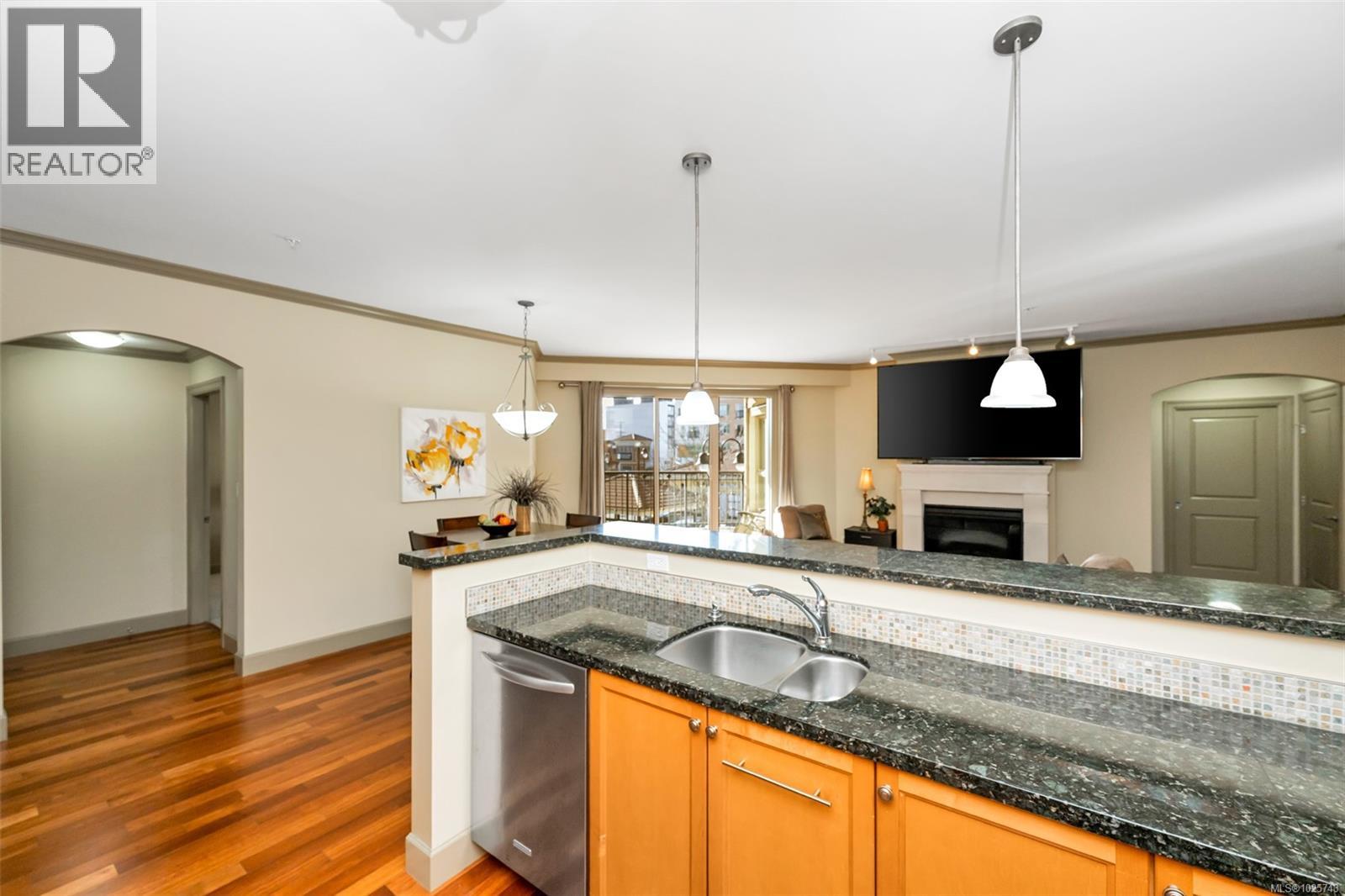 210 1642 McKenzie Avenue, Saanich