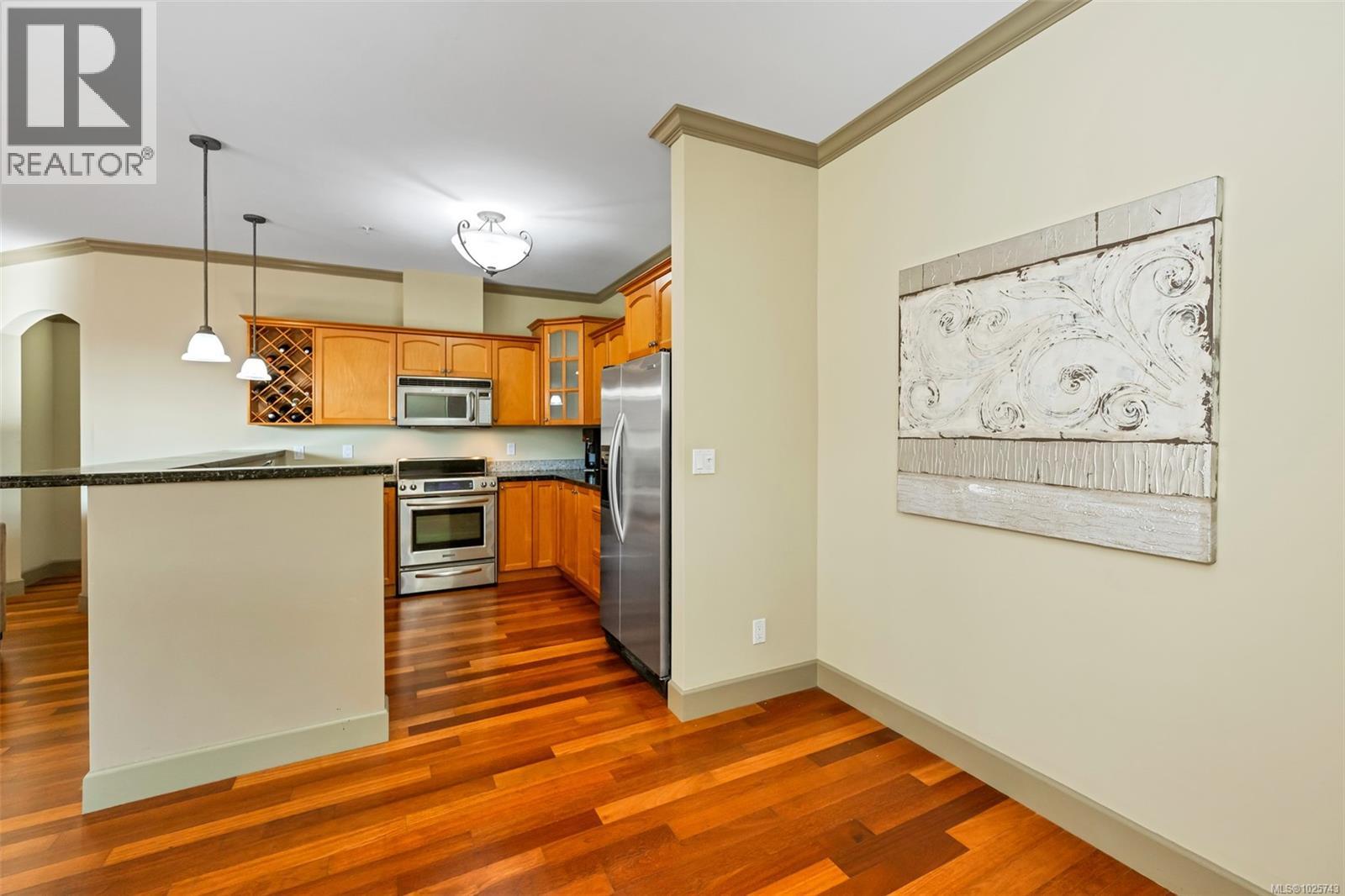 210 1642 McKenzie Avenue, Saanich