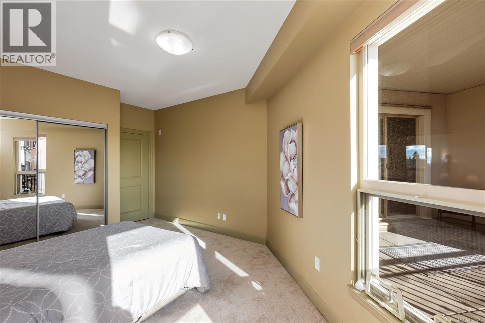 210 1642 McKenzie Avenue, Saanich