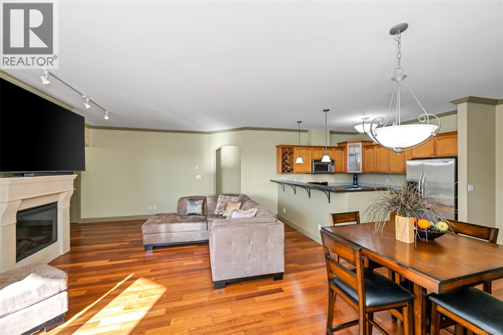 210 1642 McKenzie Avenue, Saanich