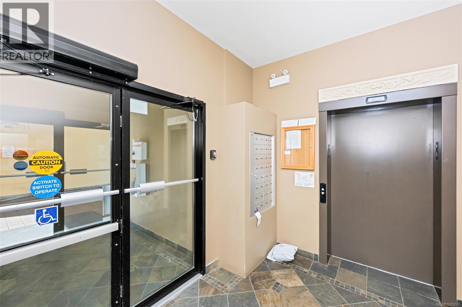 210 1642 McKenzie Avenue, Saanich