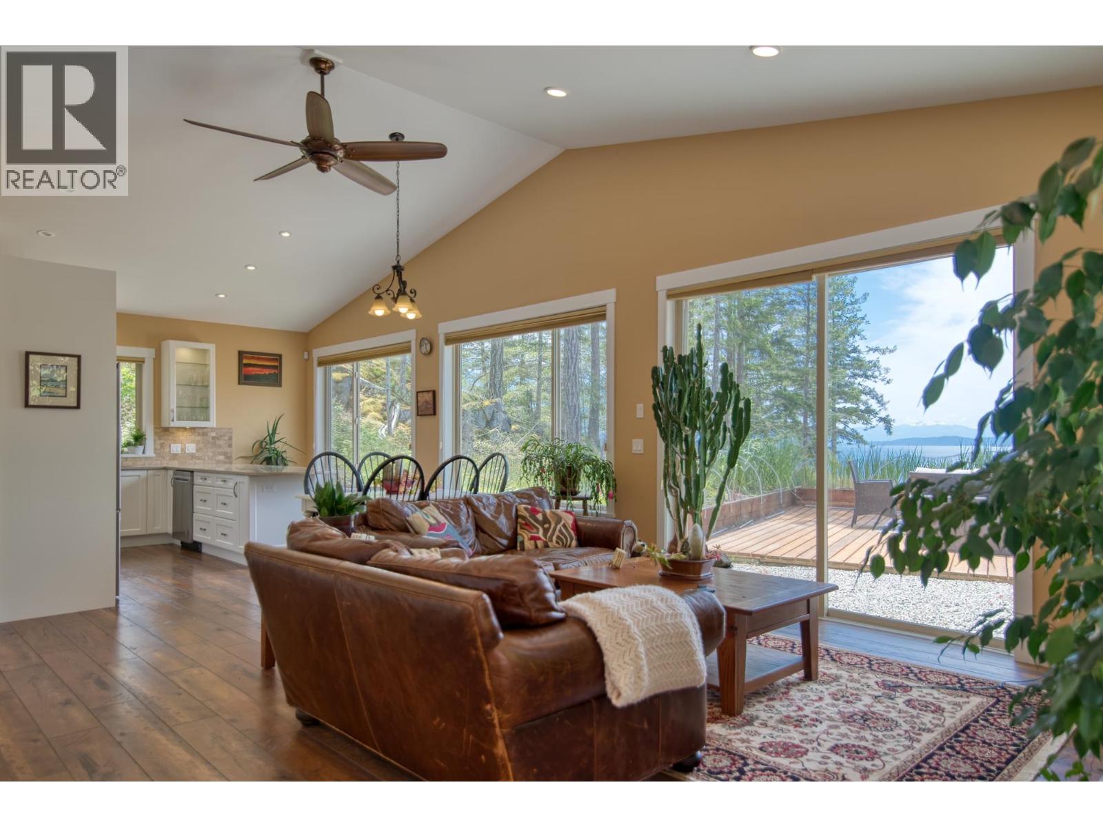 10991- 10993 SUNSHINE COAST HIGHWAY, Halfmoon Bay