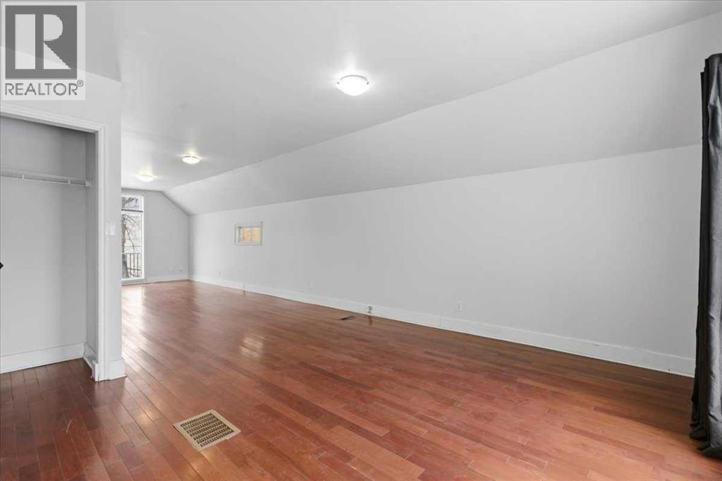 Single Family House for Sale in   Avenue SW Sunalta Calgary 