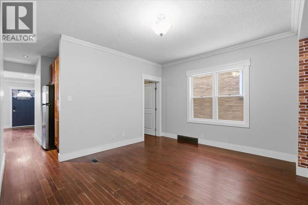 Single Family House for Sale in   Avenue SW Sunalta Calgary 