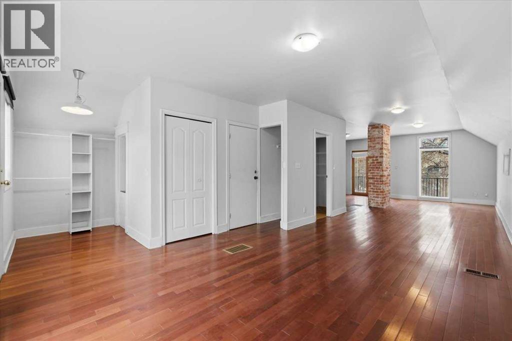 Single Family House for Sale in   Avenue SW Sunalta Calgary 